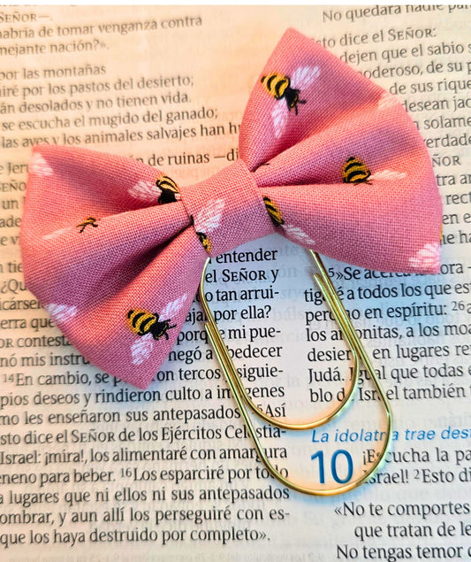 Bow Clip Rosa con Abejitas – Marcapáginas para Biblia y Planner | Accesorio Devocional Femenino
